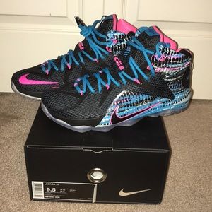 Lebron XII “Chromosomes”